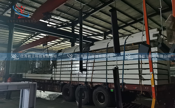 浙江金華現(xiàn)代候車亭