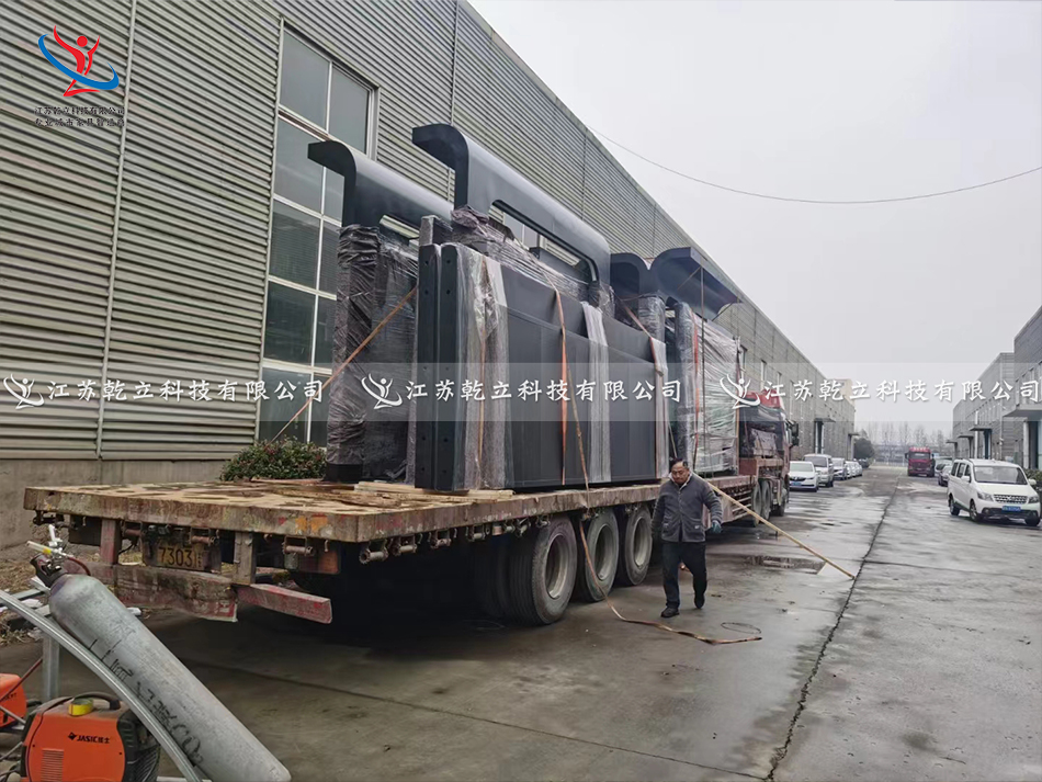 大連公交候車亭第七、八車發(fā)貨
