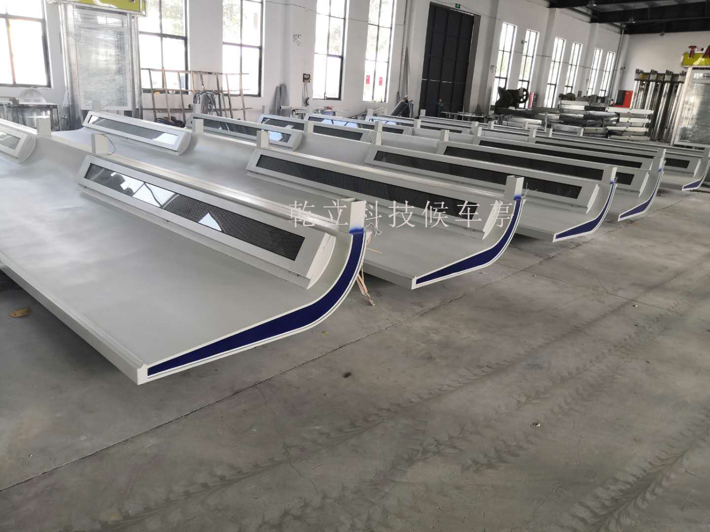 河南現(xiàn)代款公交候車亭
