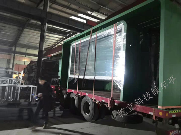 上饒現(xiàn)代款候車亭第一車發(fā)貨