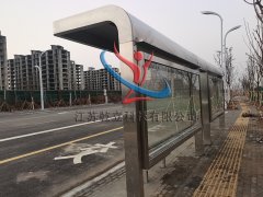 新一批不銹鋼候車亭亮相駐馬店，為市民出行提供便捷