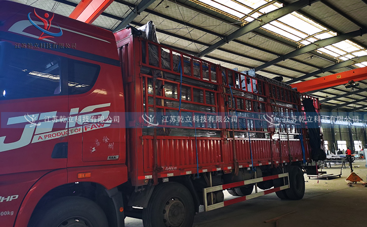 深圳現(xiàn)代公交站臺(tái)裝車完成