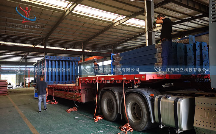 湖北潛江百搭候車亭開始裝車